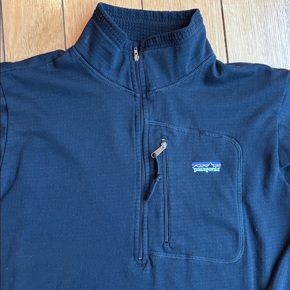 Patagonia polartec top size M half zip w/ breast pocket black
